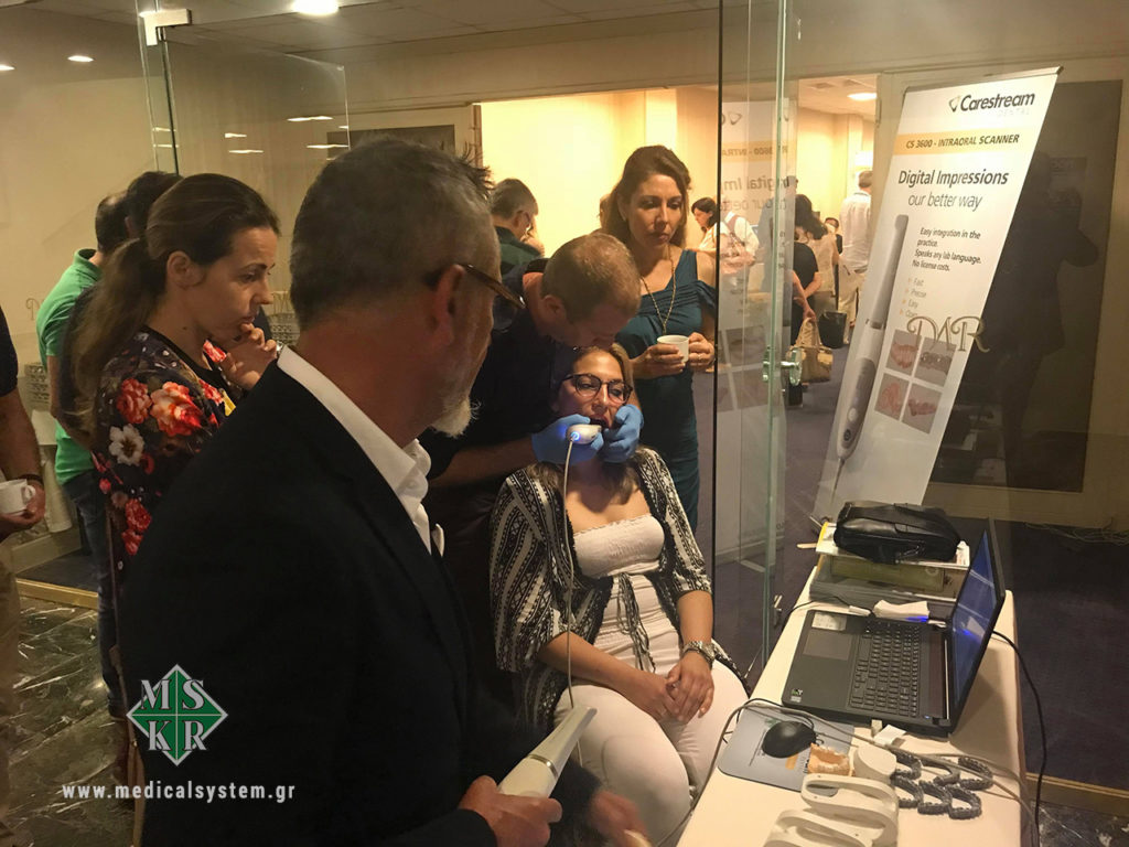 Επίδειξη των δυνατοτήτων μιας ενδοστοματικής κάμερας της Carestream Dental