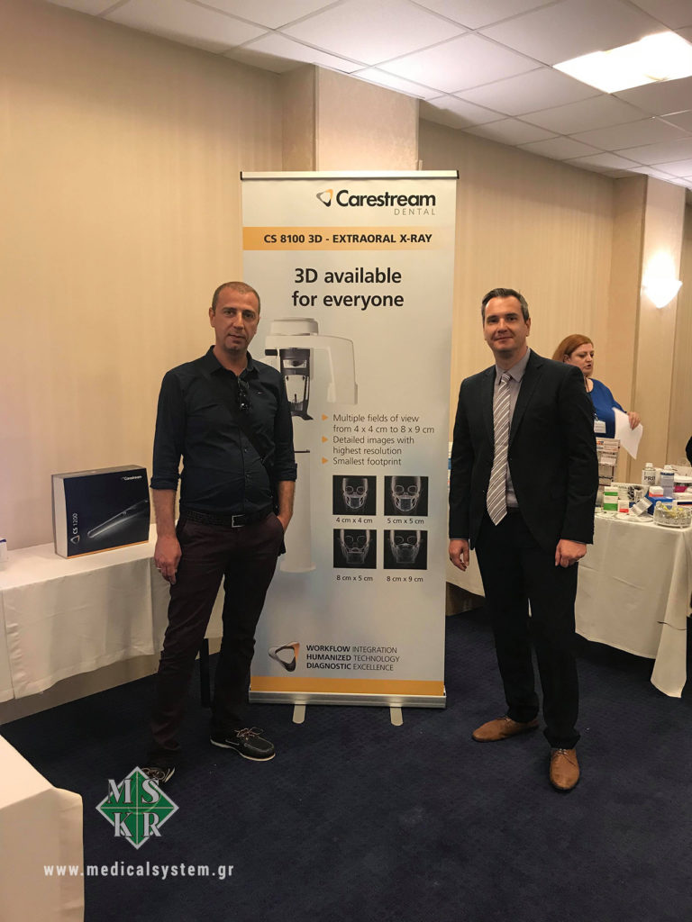 Ο κ. Ρωμανιάς με μέλος του οδοντιατρικού συλλόγου Πρέβεζας