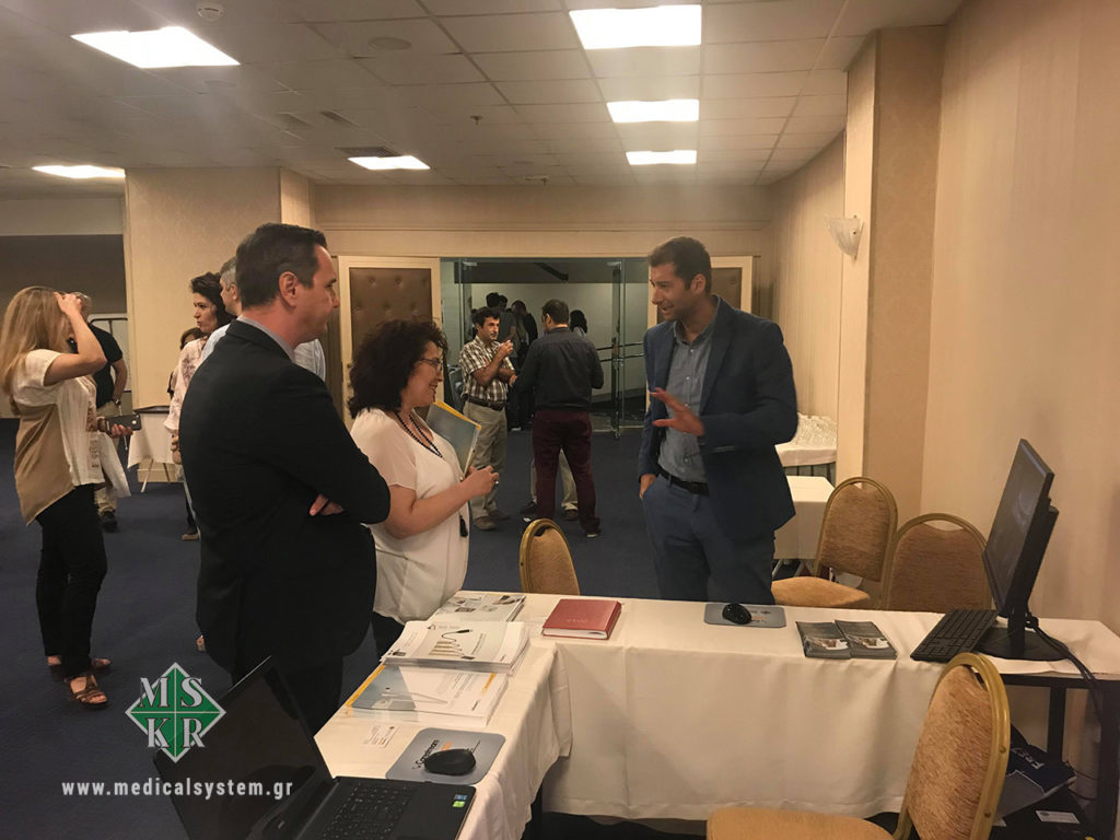 Η επικοινωνία με τους πελάτες μας είναι απαραίτητο στοιχείο για μια επιτυχημένη πολυετή συνεργασία