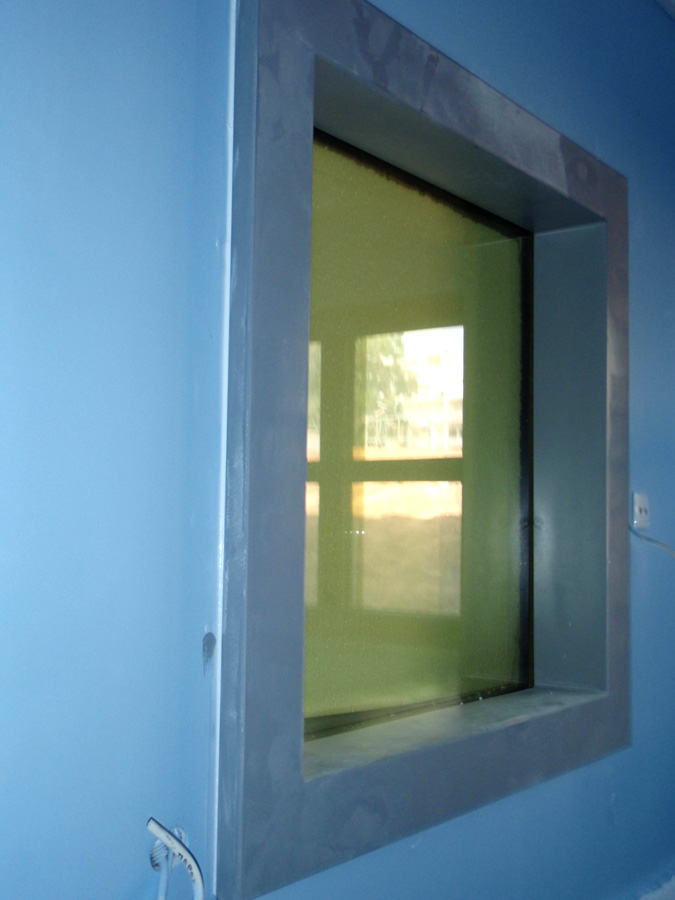 Παράθυρο ακτινοπροστασίας με μολυβδύαλο και μεταλλικό πλαίσιο ειδικού τύπου